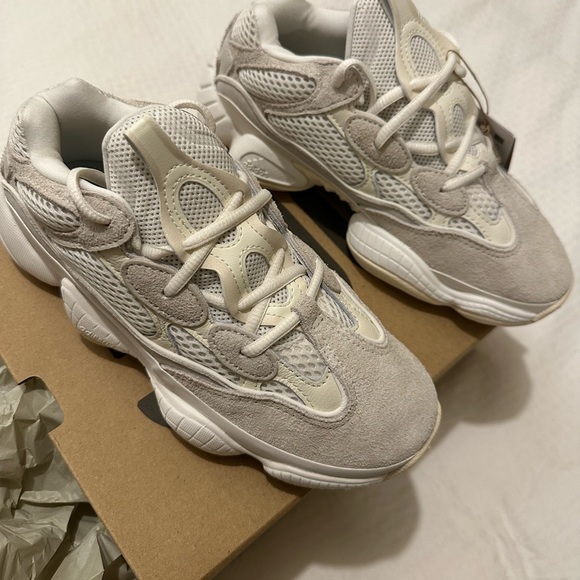 Yeezys 500 size 5 - Picture 3 of 5